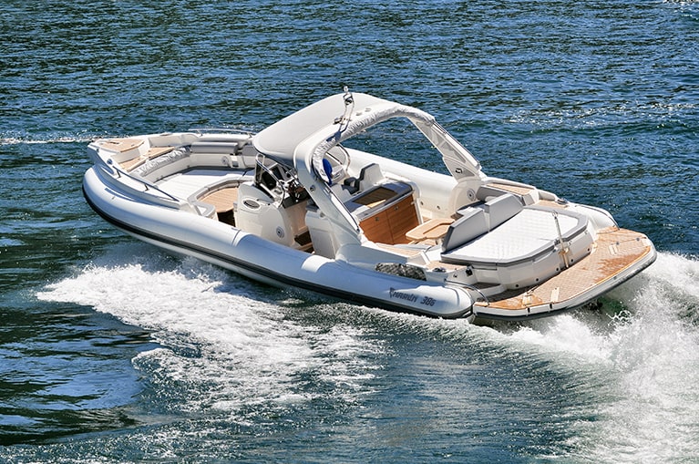 Marlin Boat - Inboard Model 386