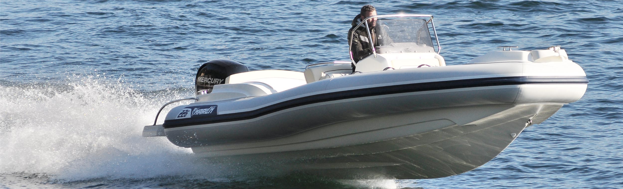 Marlin Boat - Outboard model  226