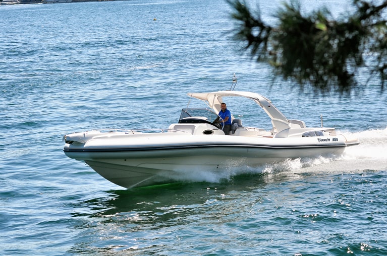 Marlin Boat - Inboard Model 386